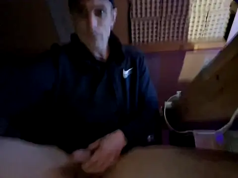 Snapshot of kompiee chatting on 10-23-25, 04:01 kompiee online show from 10-23-25, 04:01