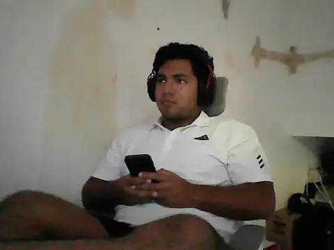 Snapshot of DCHOI_22 chatting on 10-25-25, 10:59 DCHOI 22 online show from 10-25-25, 10:59