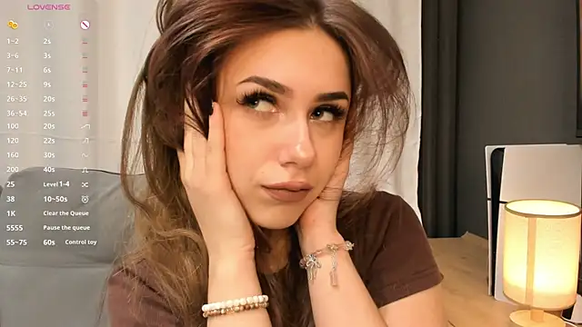 Snapshot of thelittlecowgirl chatting on 09-21-25, 10:11 thelittlecowgirl online show from 09-21-25, 10:11