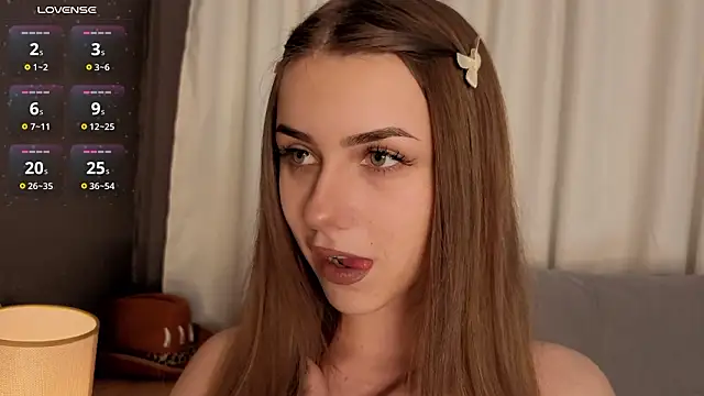 Snapshot of thelittlecowgirl chatting on 02-15-26, 08:27 thelittlecowgirl online show from 02-15-26, 08:27