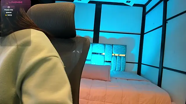 SamaraAnders  online show from 04-17-26, 04:37