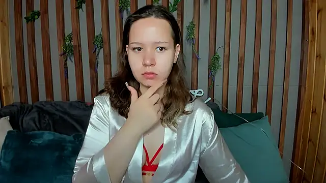 Snapshot of Laura_Ellinss chatting on 09-13-25, 01:38 Laura Ellinss online show from 09-13-25, 01:38