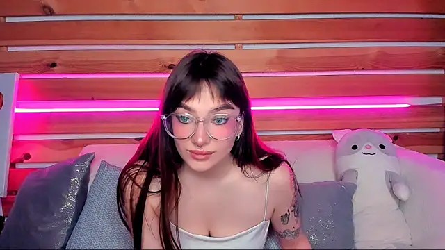 Snapshot of Emily_Tylerr chatting on 09-25-25, 01:31 Emily Tylerr online show from 09-25-25, 01:31