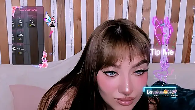 Snapshot of Emily_Tylerr chatting on 10-10-25, 06:56 Emily Tylerr online show from 10-10-25, 06:56