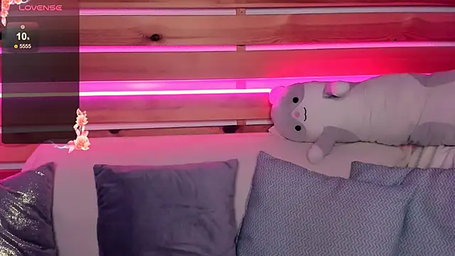 Snapshot of Emily_Tylerr chatting on 10-16-25, 07:31 Emily Tylerr online show from 10-16-25, 07:31