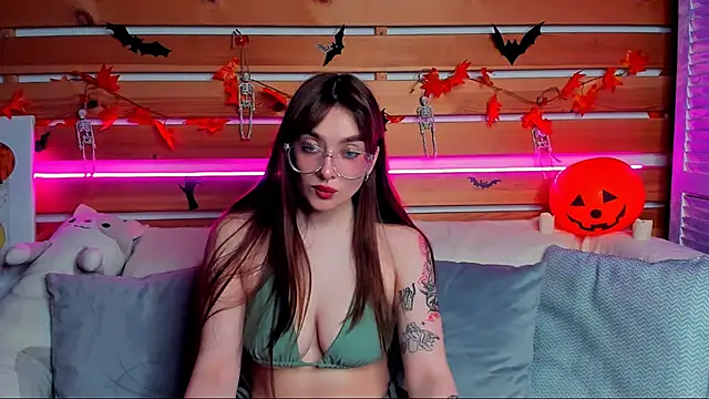 Snapshot of Emily_Tylerr chatting on 11-05-25, 08:14 Emily Tylerr online show from 11-05-25, 08:14