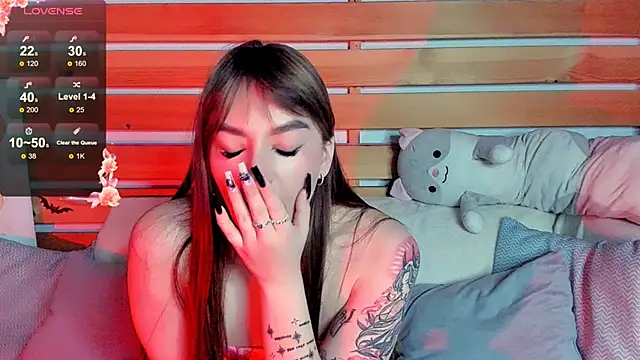 Snapshot of Emily_Tylerr chatting on 11-16-25, 01:28 Emily Tylerr online show from 11-16-25, 01:28