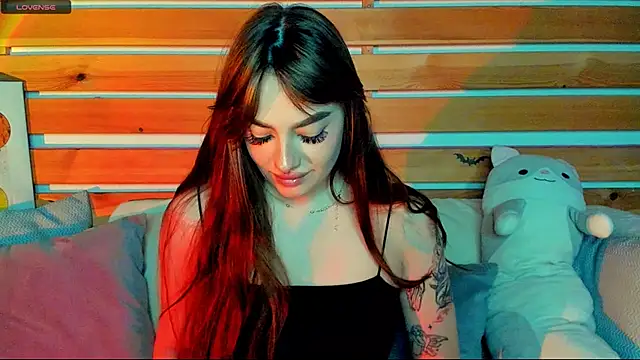 Snapshot of Emily_Tylerr chatting on 11-25-25, 08:36 Emily Tylerr online show from 11-25-25, 08:36