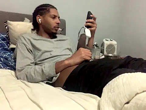 Snapshot of Insurance-03 chatting on 12-22-25, 06:32 Insurance-03 online show from 12-22-25, 06:32