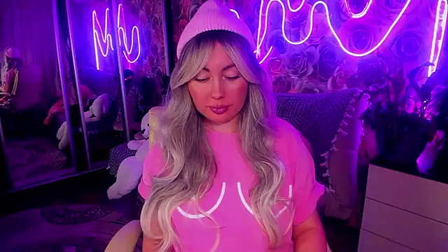 Ninaabyanka online show from 10-17-25, 08:22