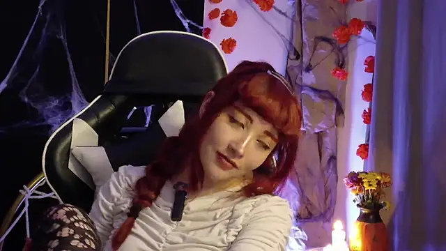 lunnaa  online show from 10-29-25, 04:59