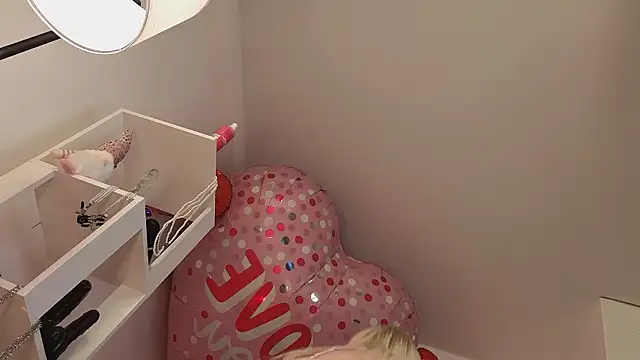 Snapshot of __Miray__ chatting on 02-13-26, 05:25 Miray online show from 02-13-26, 05:25