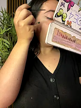 Snapshot of sara_roy04_ chatting on 09-18-25, 03:52 sara roy04  online show from 09-18-25, 03:52