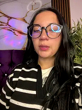 Snapshot of sara_roy04_ chatting on 09-26-25, 03:54 sara roy04  online show from 09-26-25, 03:54