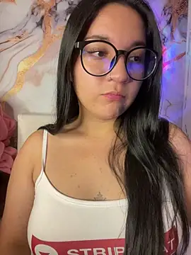 Snapshot of sara_roy04_ chatting on 09-30-25, 03:44 sara roy04  online show from 09-30-25, 03:44