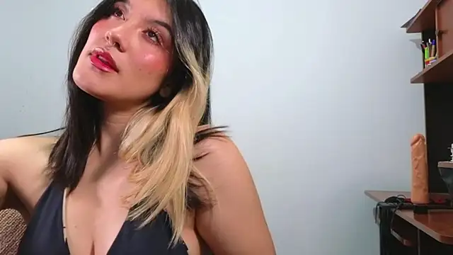 Sweetlolita online show from 09-19-25, 03:41