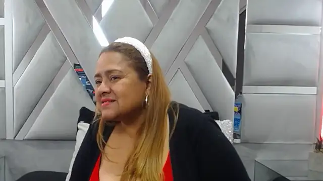 Snapshot of MonzerratBoyer chatting on 11-29-25, 08:01 MonzerratBoyer online show from 11-29-25, 08:01