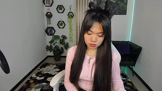 LunaPurrr online show from 10-13-25, 11:16