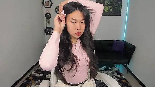 LunaPurrr online show from 10-16-25, 11:06