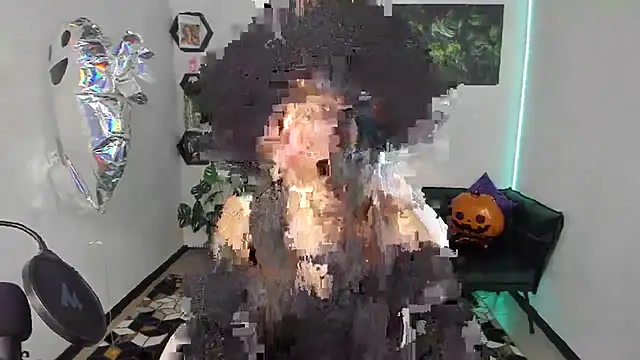 LunaPurrr online show from 10-30-25, 02:02