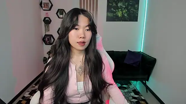 LunaPurrr online show from 11-17-25, 01:11