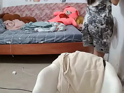 Snapshot of Linda-24 chatting on 10-23-25, 10:19 Linda-24 online show from 10-23-25, 10:19