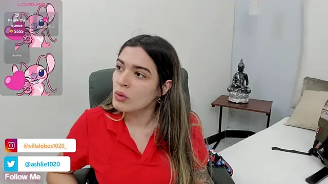Snapshot of MiaVillalobos chatting on 10-17-25, 12:08 MiaVillalobos online show from 10-17-25, 12:08