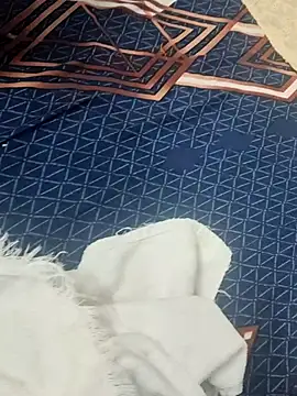 whitelady15 online show from 12-17-25, 06:58