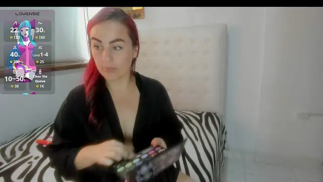 Roxannelorence  online show from 10-28-25, 05:15