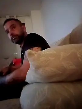 Snapshot of Feistysausage chatting on 09-27-25, 08:03 Feistysausage online show from 09-27-25, 08:03