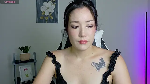 Snapshot of Eliih_01 chatting on 02-26-26, 05:01 Eliih 01 online show from 02-26-26, 05:01