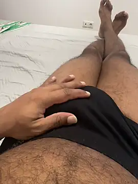 Snapshot of Madu0999 chatting on 10-27-25, 06:56 Madu0999 online show from 10-27-25, 06:56