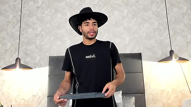 RaphaelDufort online show from 11-19-25, 11:27