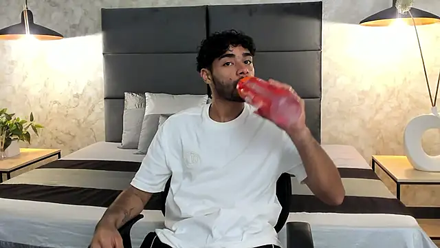 RaphaelDufort online show from 11-22-25, 11:37