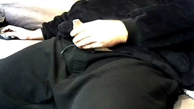 Snapshot of tommyj1988 chatting on 10-22-25, 08:03 tommyj1988 online show from 10-22-25, 08:03