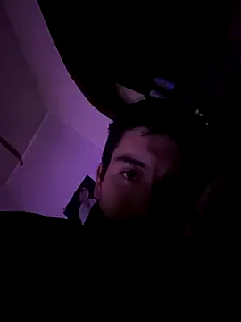 Snapshot of gb7572 chatting on 10-30-25, 04:25 gb7572 online show from 10-30-25, 04:25