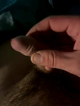 Snapshot of gb7572 chatting on 11-19-25, 01:16 gb7572 online show from 11-19-25, 01:16