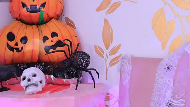 Ginevra esposito online show from 10-31-25, 01:34