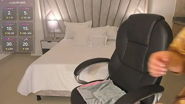 Viictoria jones online show from 03-19-26, 12:03