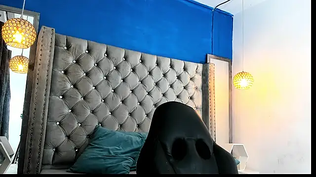 latinhotmuscle online show from 11-19-25, 06:57