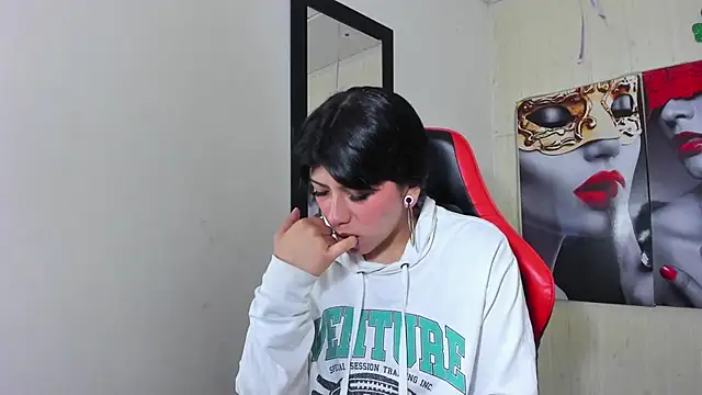 Raven Rouge  online show from 09-20-25, 04:46