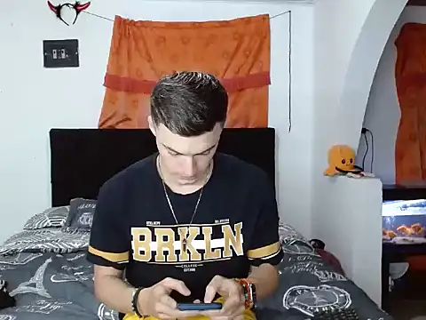 Snapshot of Ken_bigcock77 chatting on 10-01-25, 01:11 Ken bigcock77 online show from 10-01-25, 01:11