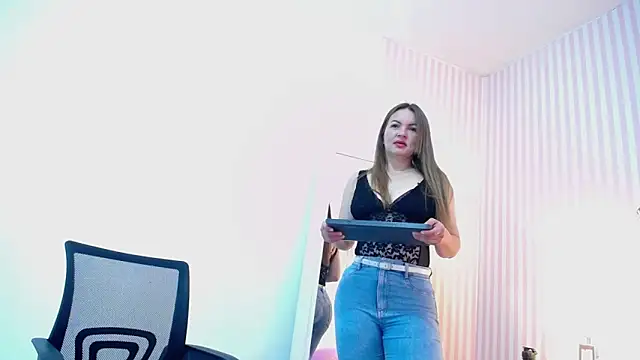 ViictoriaJones  online show from 10-08-25, 12:58