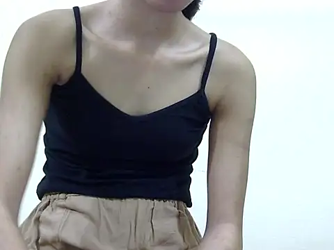 Snapshot of smallcuute chatting on 11-14-25, 10:47 smallcuute online show from 11-14-25, 10:47