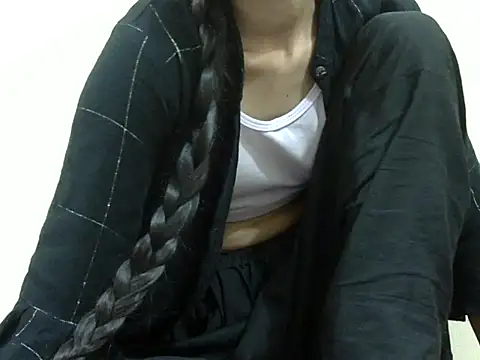 Snapshot of smallcuute chatting on 11-16-25, 11:10 smallcuute online show from 11-16-25, 11:10