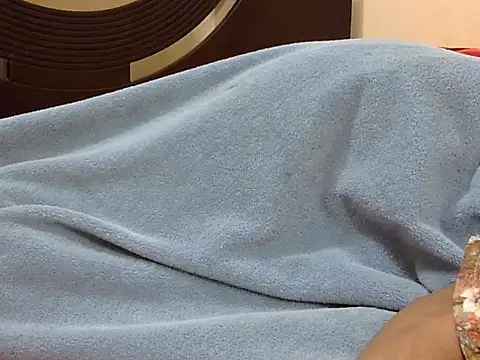 Snapshot of smallcuute chatting on 11-17-25, 11:21 smallcuute online show from 11-17-25, 11:21