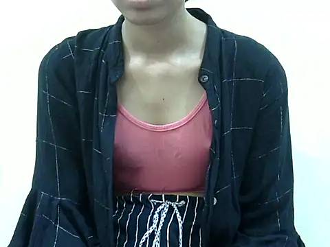 Snapshot of smallcuute chatting on 11-23-25, 08:14 smallcuute online show from 11-23-25, 08:14