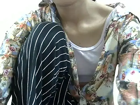 Snapshot of smallcuute chatting on 11-24-25, 08:30 smallcuute online show from 11-24-25, 08:30