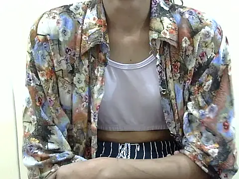 Snapshot of smallcuute chatting on 11-25-25, 08:36 smallcuute online show from 11-25-25, 08:36