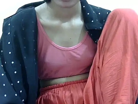 Snapshot of smallcuute chatting on 11-28-25, 10:29 smallcuute online show from 11-28-25, 10:29